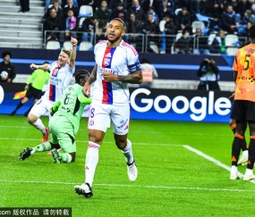 拜仁与巴黎欧冠强强对话：罗贝里、小猪出镜，伊布、小罗再度回归赛场