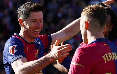 西甲！2-1爆冷！亚马尔失点，贝尔特兰争议绝杀！巴萨不敌赫罗纳