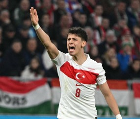 曼城砸1亿欧挖皇马新星，德甲天才边锋或将加盟，曼联拟用梅努换维尼修斯