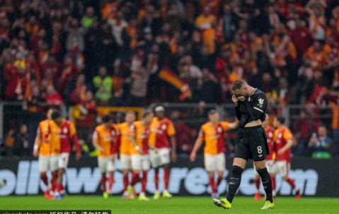 欧冠早报：10人尤文2-5 穆帅战皇马染红+维尼遭种族歧视