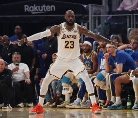 詹姆斯三分命中100% 突破1000记与科比湖人队史唯二