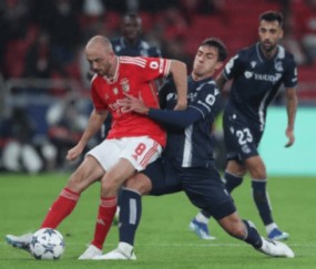 11-0！西甲劲旅虎口夺食+力压三冠王登顶，欧冠2冠王