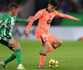 连进五球！巴萨5-3翻盘，悍将戴帽，西甲狂飙6连胜，稳住头名位置