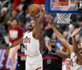 哈登米切尔缺阵杜伦33+16 CC25+10&amp;6犯活塞加时险胜骑士