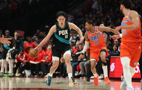 杨瀚森3中0仅1板入账 被“美国周琦”上了一课