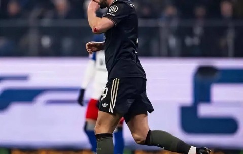 德甲奇迹！汉堡20场狂胜5场，排名不降反升，再赢3场稳保级